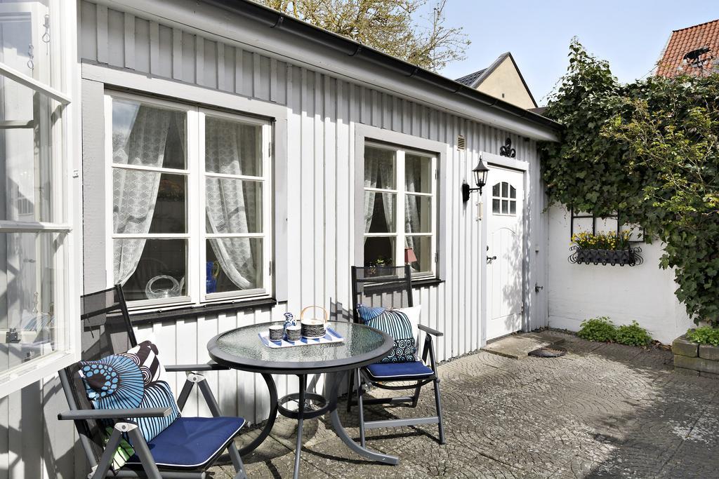 Villa Charming Townhouse Ystad Esterno foto